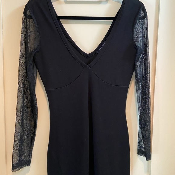 Elegant Black Lace Sleeve Dress - Picture 2 of 4